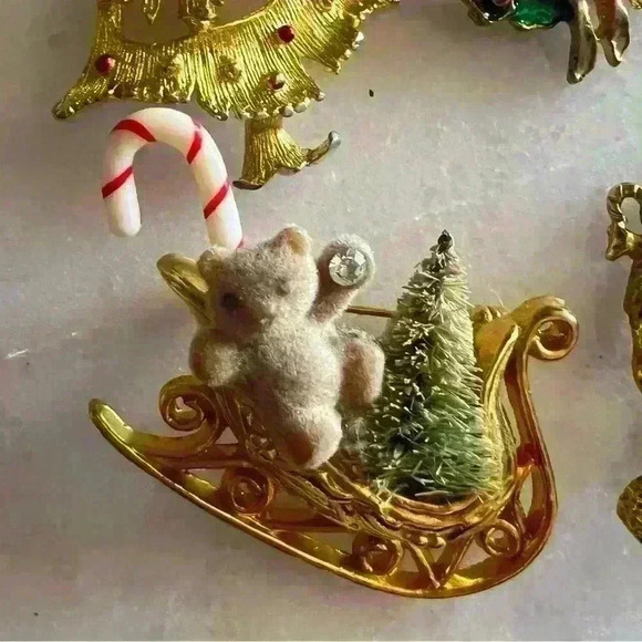 Large set of 12 vintage Christmas brooches some signed circa 60’s, 70’s, 80’s - Picture 4 of 13